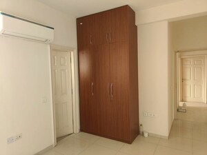 Room in 3 BHK Apartment at Emaar Emerald Floors Select, Sector 65 – for Rent