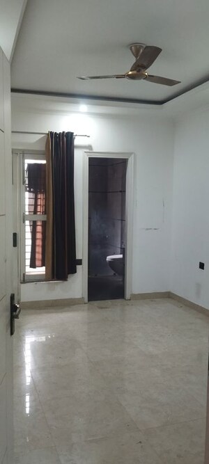 Building Lobby in 4 BHK Builder Floor at Sector 85 – for Rent