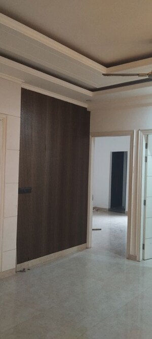 Room in 4 BHK Builder Floor at Sector 85 – for Rent