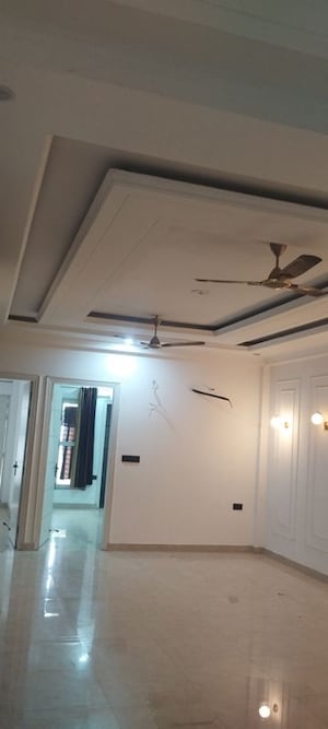 Building Lobby in 4 BHK Builder Floor at Sector 85 – for Rent