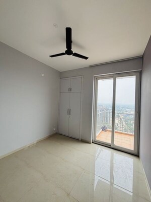 Room in 3 BHK Apartment at Supertech Hues, Sector 68 – for Rent