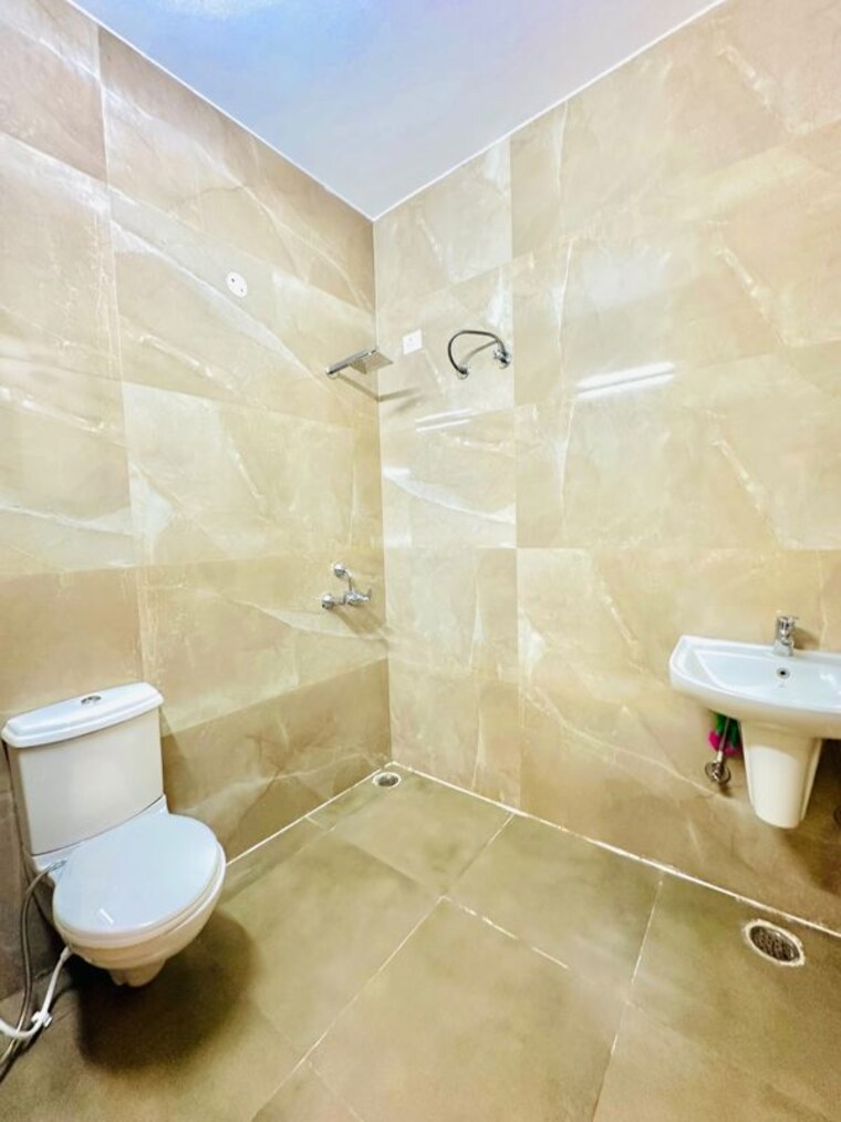 Bathroom, preet colony 3 Bedroom 1150 Sq.Ft. Builder Floor In Preet Colony Zirakpur 10501752