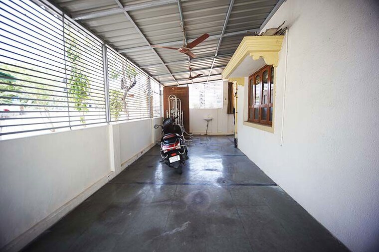  Parking, ellisbridge 4 Bedroom 257 Sq.Yd. Independent House In Ellisbridge Ahmedabad 10501743