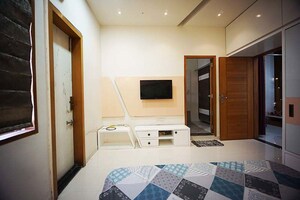 Team Area in 4 BHK Independent House at Ellisbridge – for Sale