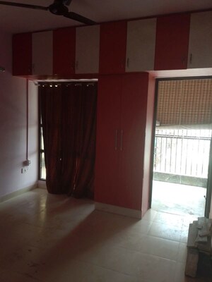 Room in 2 BHK Apartment at OP Floridaa, Sector 82 – for Rent