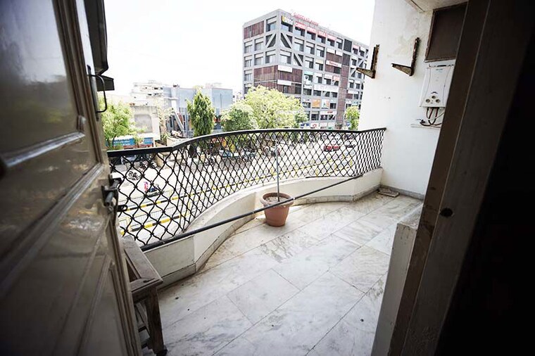 Balcony, ellisbridge 3 Bedroom 212 Sq.Yd. Apartment In Ellisbridge Ahmedabad 10501781