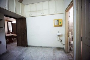 Room in 3 BHK Apartment at Ellisbridge – for Sale