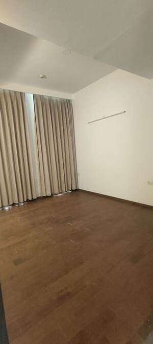 Room in 3 BHK Apartment at M3M Golf Estate, Sector 65 – for Rent