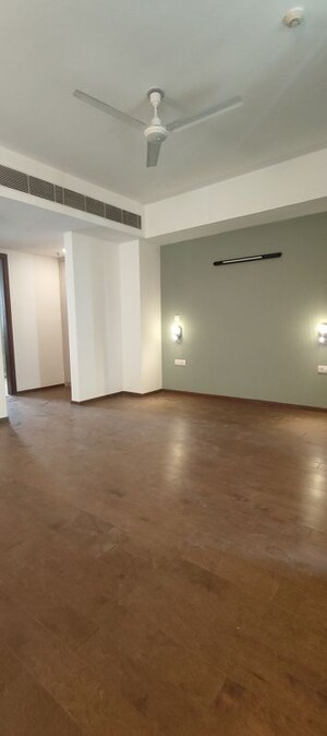 Room in 3 BHK Apartment at M3M Golf Estate, Sector 65 – for Rent