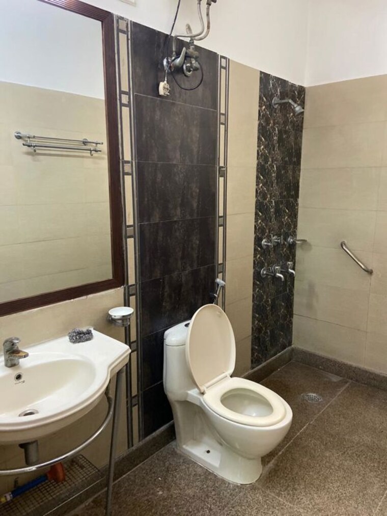 Bathroom, malviya nagar 2 Bedroom 1100 Sq.Ft. Builder Floor In Malviya Nagar Delhi 10501857