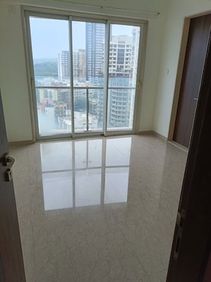 Room in 2 BHK Apartment at JP Decks, Goregaon East – for Rent