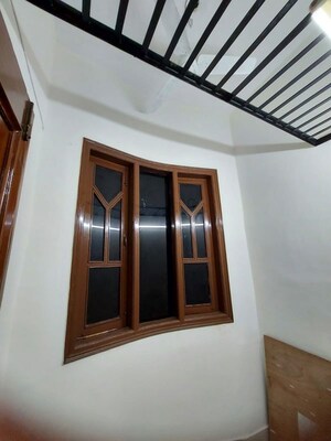 Room in 3 BHK Builder Floor at Spring Field Colony – for Rent