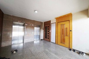 Room in 3 BHK Apartment at Navrangpura – for Sale