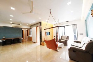 Team Area in 3 BHK Apartment at Navrangpura – for Sale