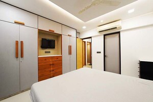 Room in 3 BHK Apartment at Navrangpura – for Sale