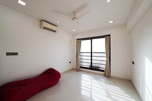 Room in 3 BHK Apartment at Navrangpura – for Sale