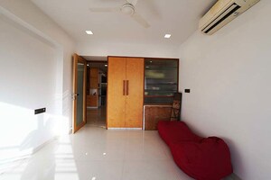 Room in 3 BHK Apartment at Navrangpura – for Sale