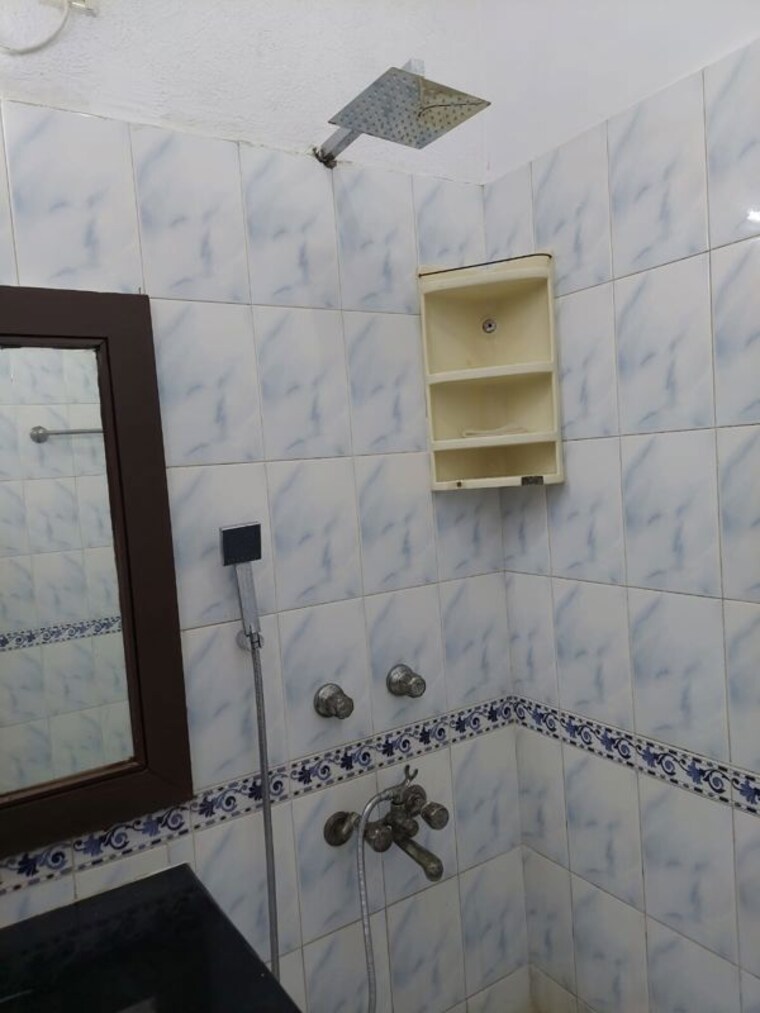 Bathroom, indraprastha colony 1.5 Bedroom 100 Sq.Ft. Builder Floor In Indraprastha Colony Faridabad 10501899