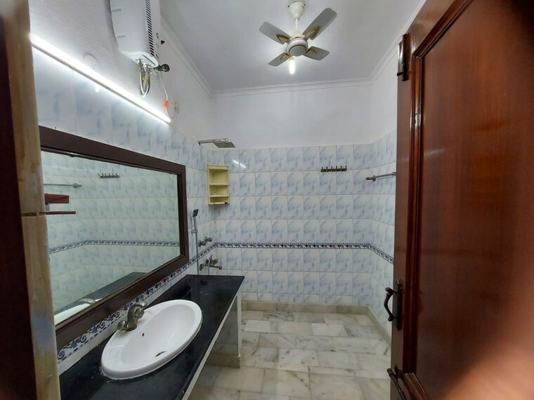 Bathroom, indraprastha colony 1.5 Bedroom 100 Sq.Ft. Builder Floor In Indraprastha Colony Faridabad 10501899