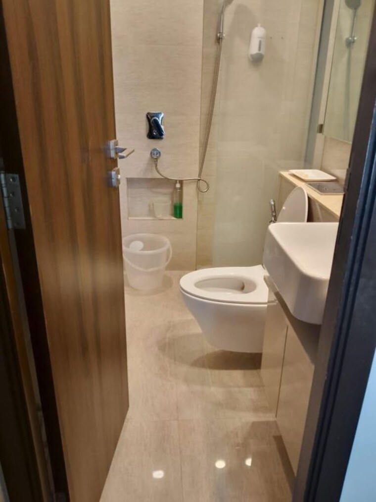 Bathroom, hiranandani-regent-hill 1 Bedroom 510 Sq.Ft. Apartment In Powai Mumbai 10501949