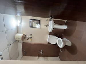 Team Area in 3 BHK Apartment at Mahagun Moderne, Sector 78 – for Rent