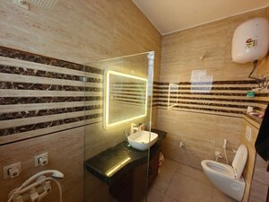 Furnished Amenities in 2.5 BHK Builder Floor at RWA Apartments Sector 40, Sector 40 – for Rent