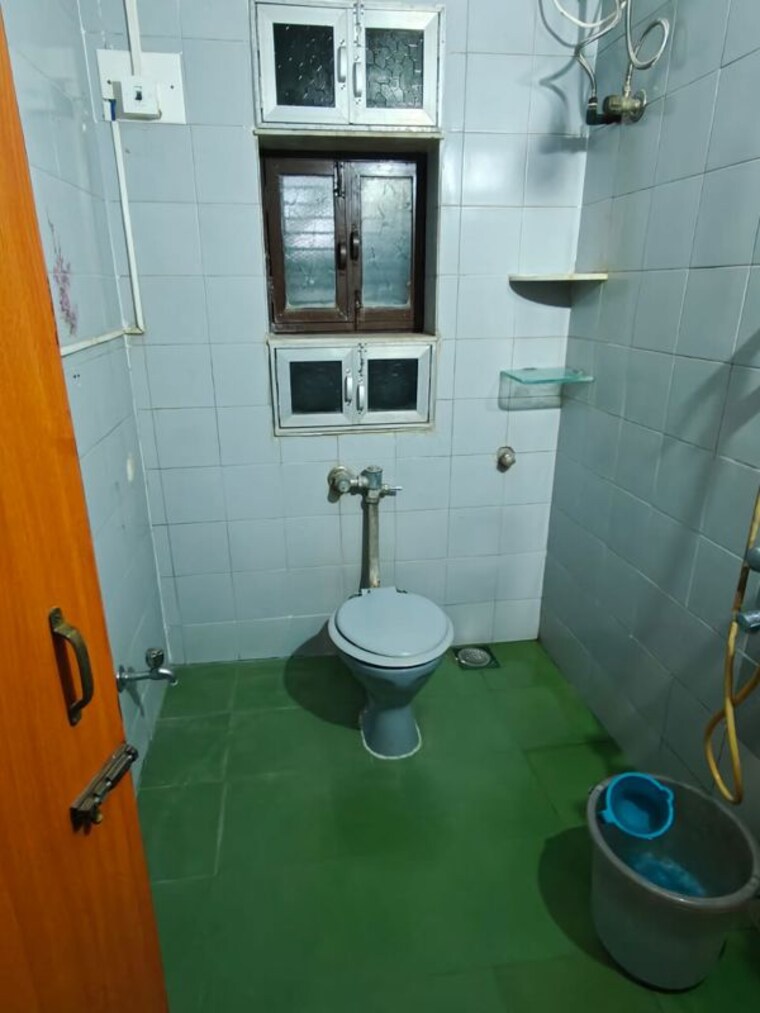 Bathroom, kaveri-chs-chembur 2 Bedroom 949 Sq.Ft. Apartment In Chembur Mumbai 10501959