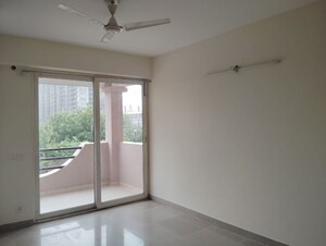 Room in 3 BHK Apartment at Ramprastha City The Edge Towers, Sector 37d – for Rent