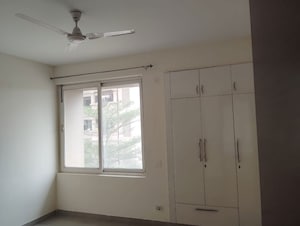 Room in 3 BHK Apartment at Ramprastha City The Edge Towers, Sector 37d – for Rent