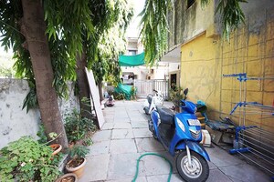 Parking in 3 BHK Independent House at Satellite – for Sale