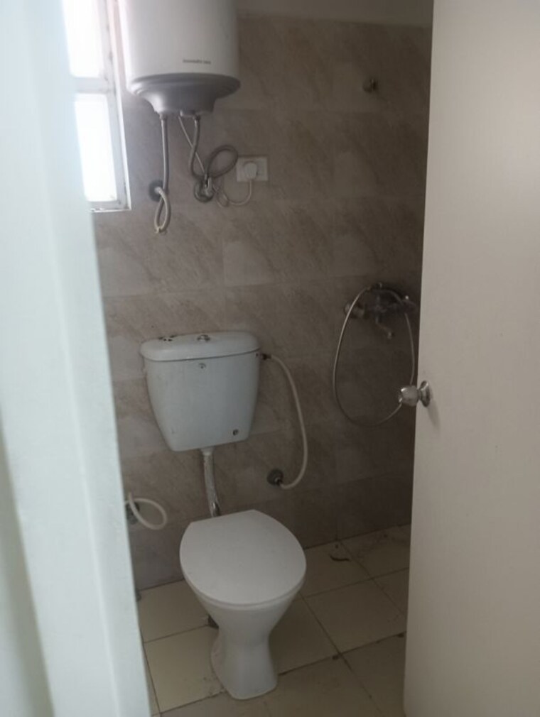 Bathroom, gaur-yamuna-city-16th-park-view 4 Bedroom 1950 Sq.Ft. Apartment In Gaur Yamuna City Greater Noida 10502001