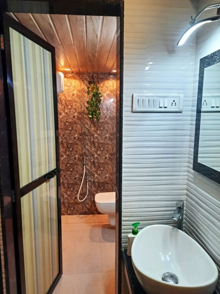 Bathroom, navyug-chs-santacruz-east 2 Bedroom 850 Sq.Ft. Apartment In Santacruz East Mumbai 10502031