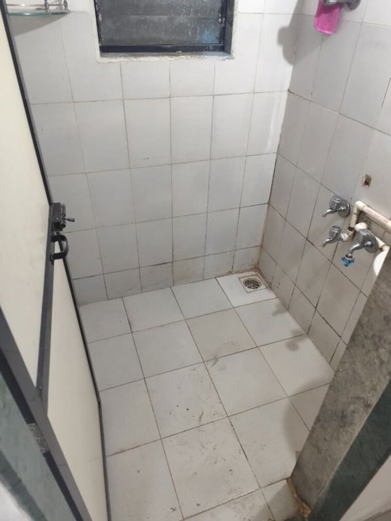 Bathroom, jai-mahakali-chs 2 Bedroom 310 Sq.Ft. Apartment In Andheri East Mumbai 10502040