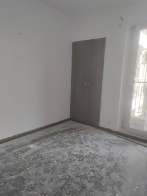 Room in 3 BHK Apartment at BPTP The Resort, Sector 75 – for Sale