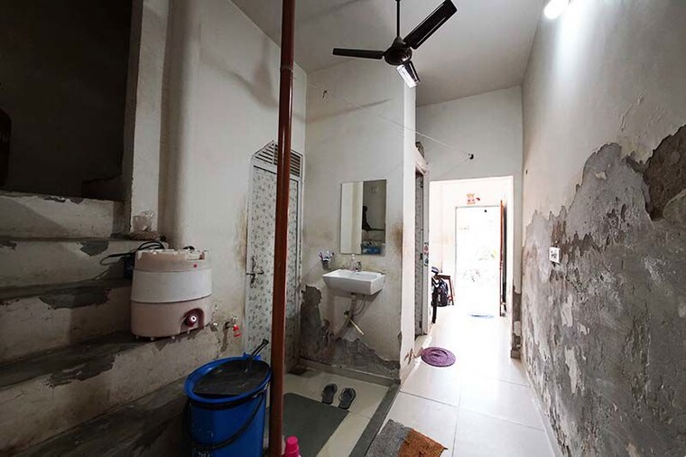 Bathroom, ghatlodia 5 Bedroom 55 Sq.Yd. Independent House In Ghatlodia Ahmedabad 10502084