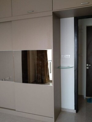 Room in 2 BHK Apartment at JP Decks, Goregaon East – for Rent