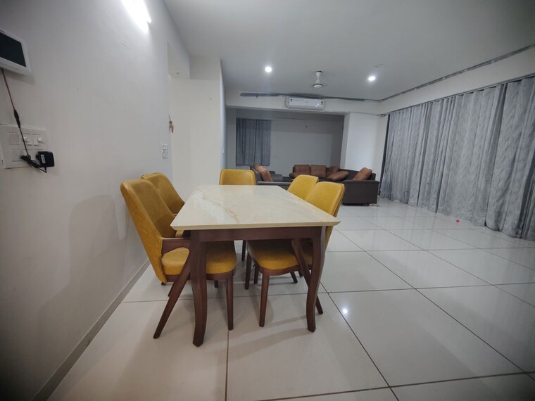 Team Area, shivalik-edge 4 Bedroom 4250 Sq.Ft. Apartment In Ambli Ahmedabad 10502090