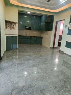 Parking in 2 BHK Builder Floor at Sector 10a – for Rent