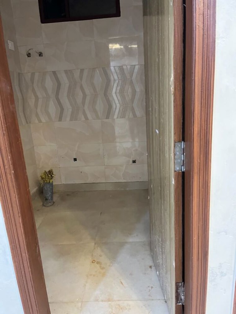 Bathroom, sarfabad village 2 Bedroom 1050 Sq.Ft. Builder Floor In Sarfabad Village Noida 10501536