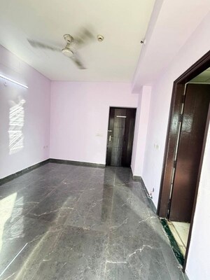 Room in 2.5 BHK Apartment at Trident Embassy, Sector 1 Greater Noida – for Rent
