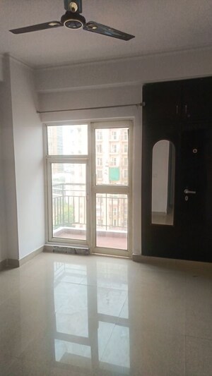 Room in 2 BHK Apartment at Amrapali Silicon City, Sector 76 – for Rent