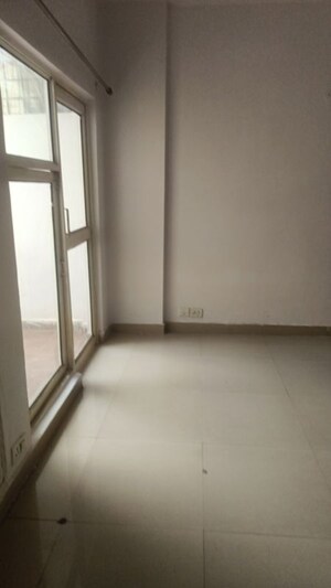 Room in 2 BHK Apartment at Amrapali Silicon City, Sector 76 – for Rent