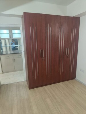 Room in 3 BHK Apartment at DLF The Skycourt, Sector 86 – for Rent