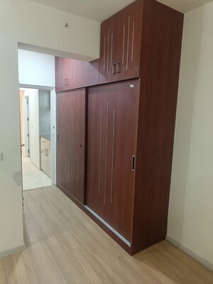 Room in 3 BHK Apartment at DLF The Skycourt, Sector 86 – for Rent
