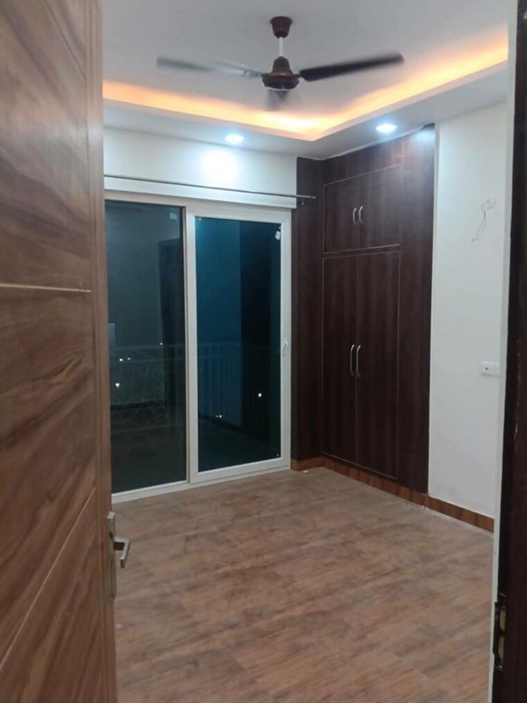 Room, trident-embassy-reso 2.5 Bedroom 25000 Sq.Ft. Apartment In Sector 1 Greater Noida Greater Noida 10502183