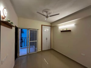Room in 4 BHK Apartment at Trident Embassy Reso, Sector 1 Greater Noida – for Rent