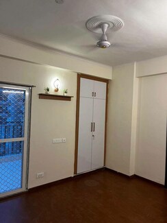 2.5 BHK + Store Room Apartment For Rent in Trident Embassy Reso