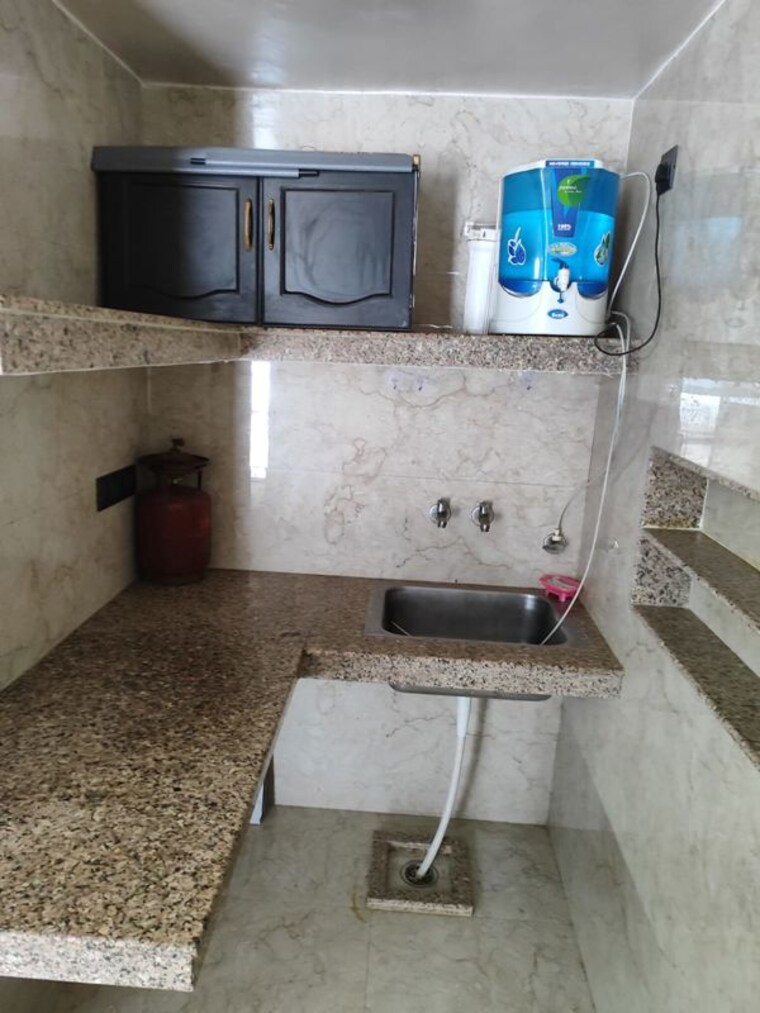 Bathroom, arun-vihar 1 RK 300 Sq.Ft. Apartment In Sector 29 Noida 10502194