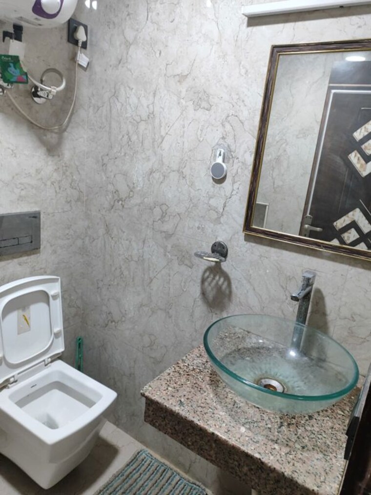Bathroom, arun-vihar 1 RK 300 Sq.Ft. Apartment In Sector 29 Noida 10502194
