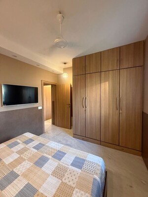 Bedroom in 2.5 BHK Apartment at Akme Palace, Marine Lines – for Rent